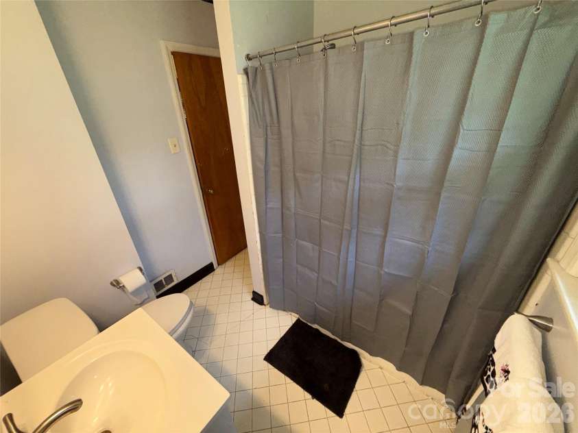 3930 Fircrest Drive, Charlotte, NC 28217.  MLS# CAR4397483, YatesRealty ID 34018. 