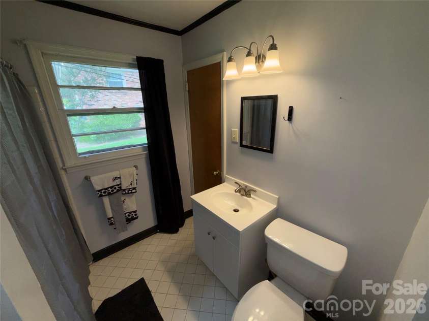 3930 Fircrest Drive, Charlotte, NC 28217.  MLS# CAR4397483, YatesRealty ID 34018. 