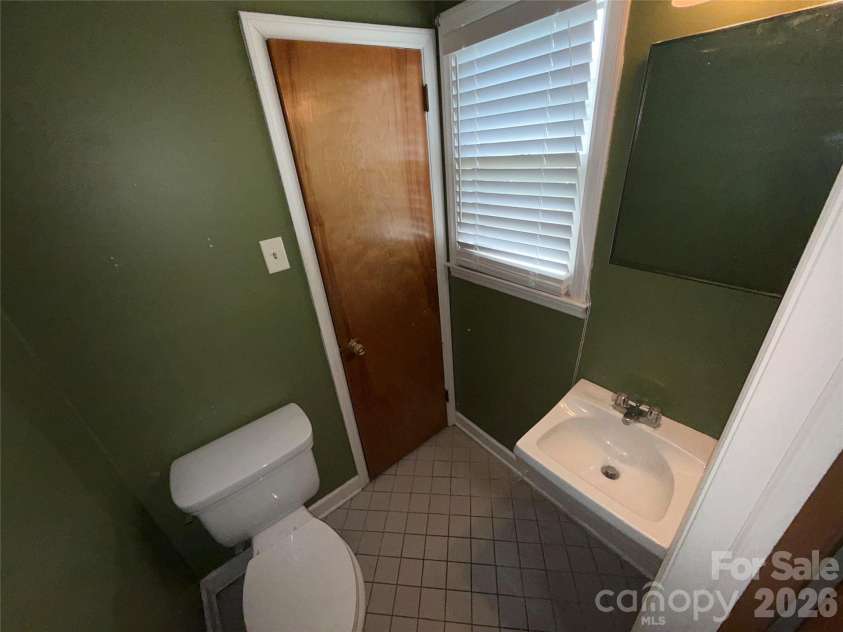 3930 Fircrest Drive, Charlotte, NC 28217.  MLS# CAR4397483, YatesRealty ID 34018. 