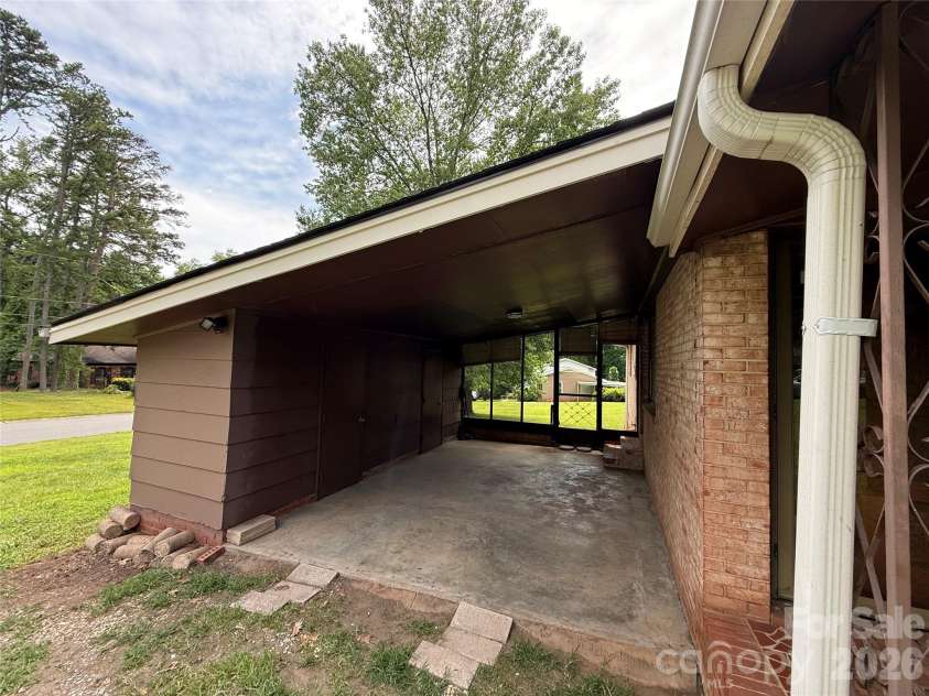 3930 Fircrest Drive, Charlotte, NC 28217.  MLS# CAR4397483, YatesRealty ID 34018. 