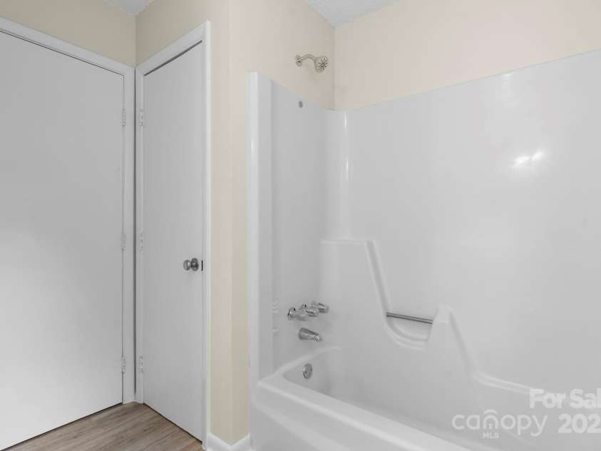 204 Shannonbrook Drive, Newton, NC 28658.  MLS# CAR4285136, YatesRealty ID 34019. 
