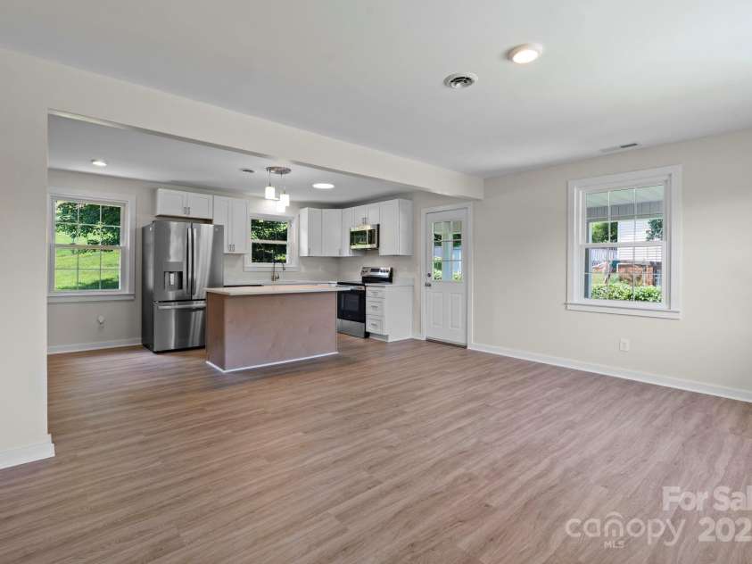 204 Shannonbrook Drive, Newton, NC 28658.  MLS# CAR4285136, YatesRealty ID 34019. 