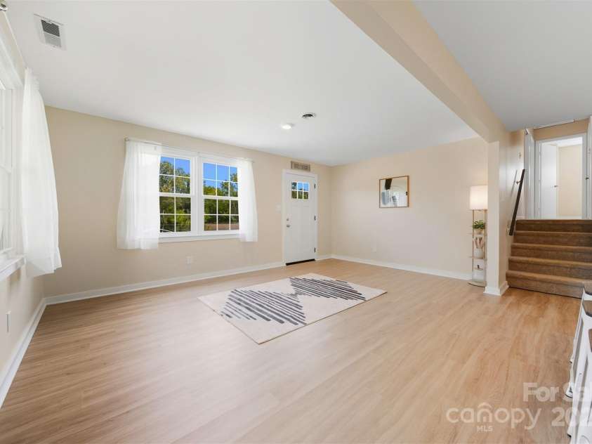 204 Shannonbrook Drive, Newton, NC 28658.  MLS# CAR4321147, YatesRealty ID 34019. 