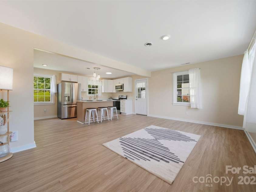 204 Shannonbrook Drive, Newton, NC 28658.  MLS# CAR4321147, YatesRealty ID 34019. 