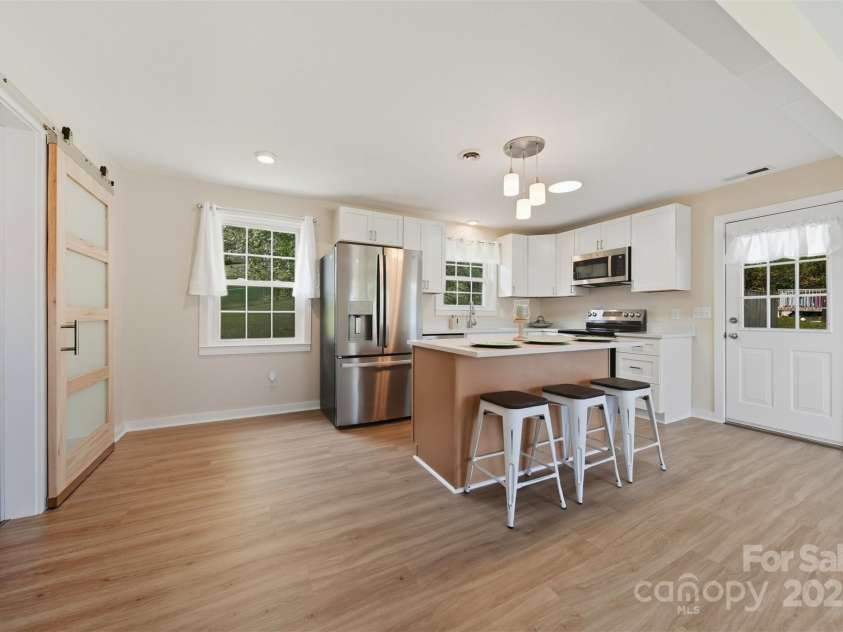 204 Shannonbrook Drive, Newton, NC 28658.  MLS# CAR4321147, YatesRealty ID 34019. 