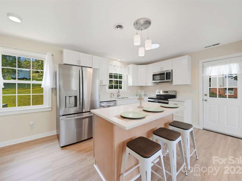 204 Shannonbrook Drive, Newton, NC 28658.  MLS# CAR4321147, YatesRealty ID 34019. 