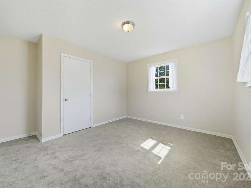 204 Shannonbrook Drive, Newton, NC 28658.  MLS# CAR4321147, YatesRealty ID 34019. 