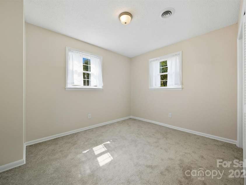 204 Shannonbrook Drive, Newton, NC 28658.  MLS# CAR4321147, YatesRealty ID 34019. 