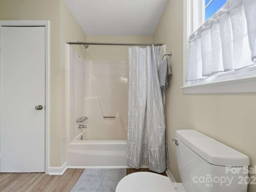 204 Shannonbrook Drive, Newton, NC 28658.  MLS# CAR4321147, YatesRealty ID 34019. 