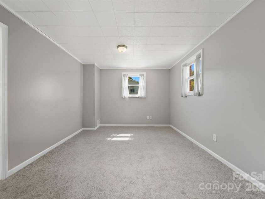 204 Shannonbrook Drive, Newton, NC 28658.  MLS# CAR4321147, YatesRealty ID 34019. 