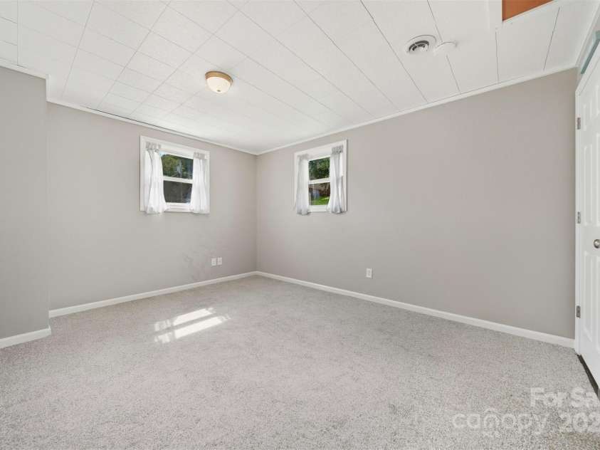 204 Shannonbrook Drive, Newton, NC 28658.  MLS# CAR4321147, YatesRealty ID 34019. 