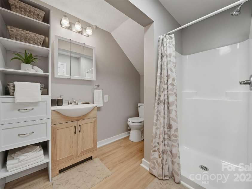 204 Shannonbrook Drive, Newton, NC 28658.  MLS# CAR4321147, YatesRealty ID 34019. 