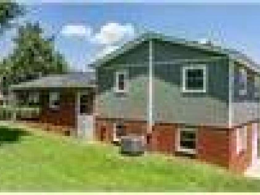 204 Shannonbrook Drive, Newton, NC 28658.  MLS# CAR4321147, YatesRealty ID 34019. 