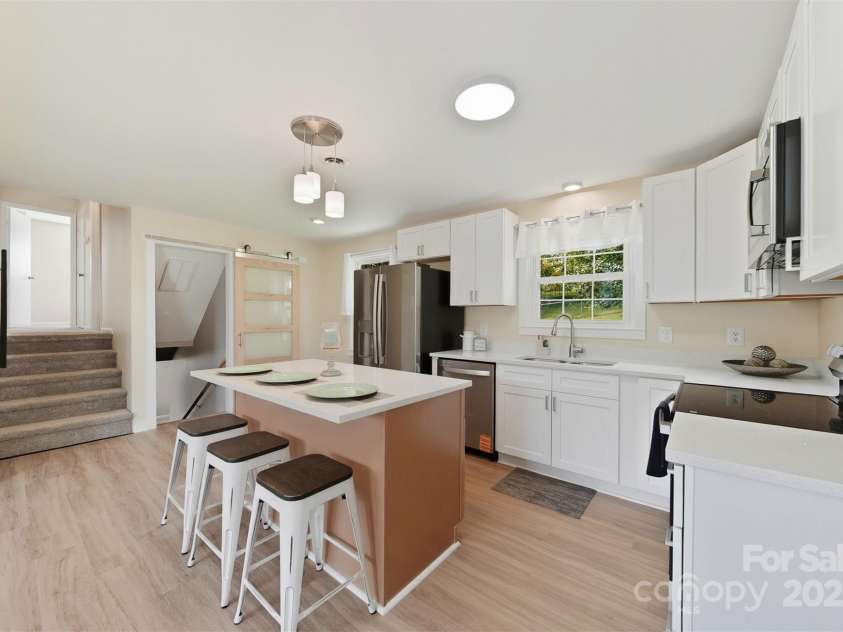 204 Shannonbrook Drive, Newton, NC 28658.  MLS# CAR4321147, YatesRealty ID 34019. 