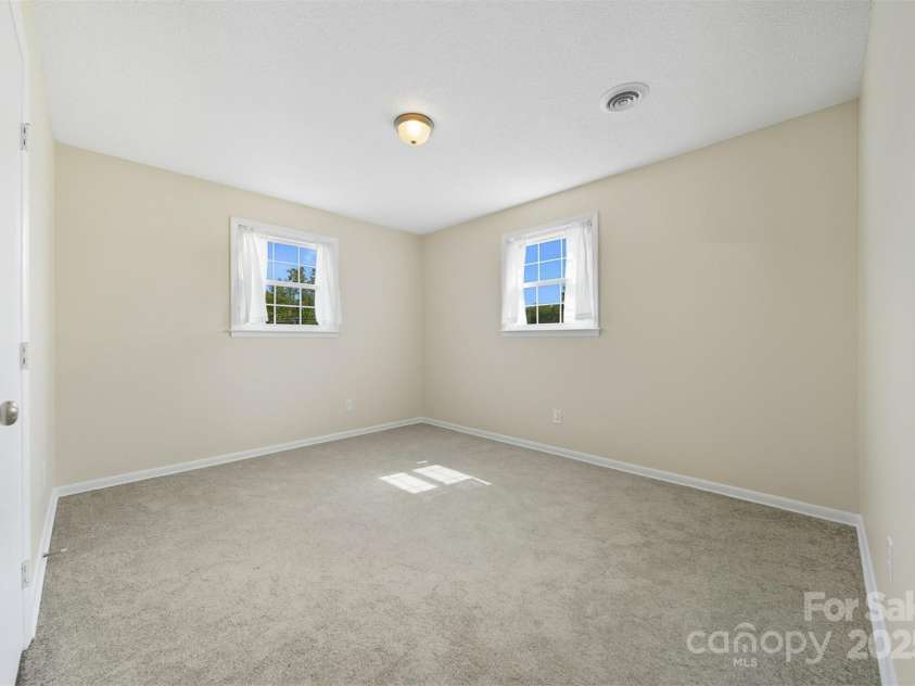 204 Shannonbrook Drive, Newton, NC 28658.  MLS# CAR4321147, YatesRealty ID 34019. 