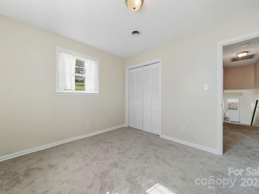 204 Shannonbrook Drive, Newton, NC 28658.  MLS# CAR4321147, YatesRealty ID 34019. 