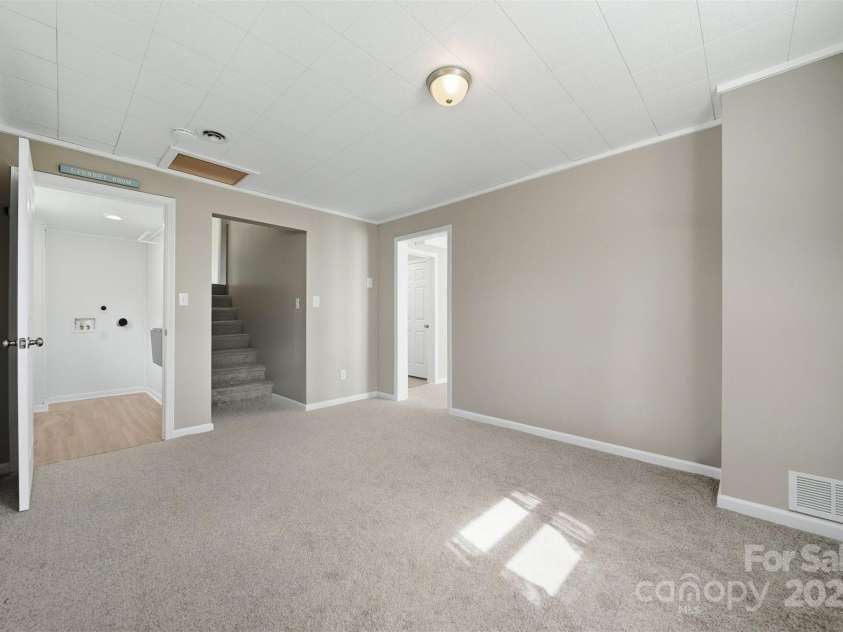 204 Shannonbrook Drive, Newton, NC 28658.  MLS# CAR4321147, YatesRealty ID 34019. 