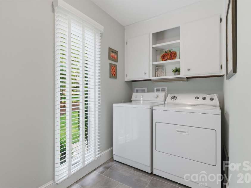 2402 Beaucatcher Lane, Charlotte, NC 28270.  MLS# CAR4394384, YatesRealty ID 34019. 1s Floor Laundry Room