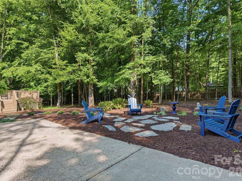2402 Beaucatcher Lane, Charlotte, NC 28270.  MLS# CAR4394384, YatesRealty ID 34019. Enjoy great outdoor conversations.