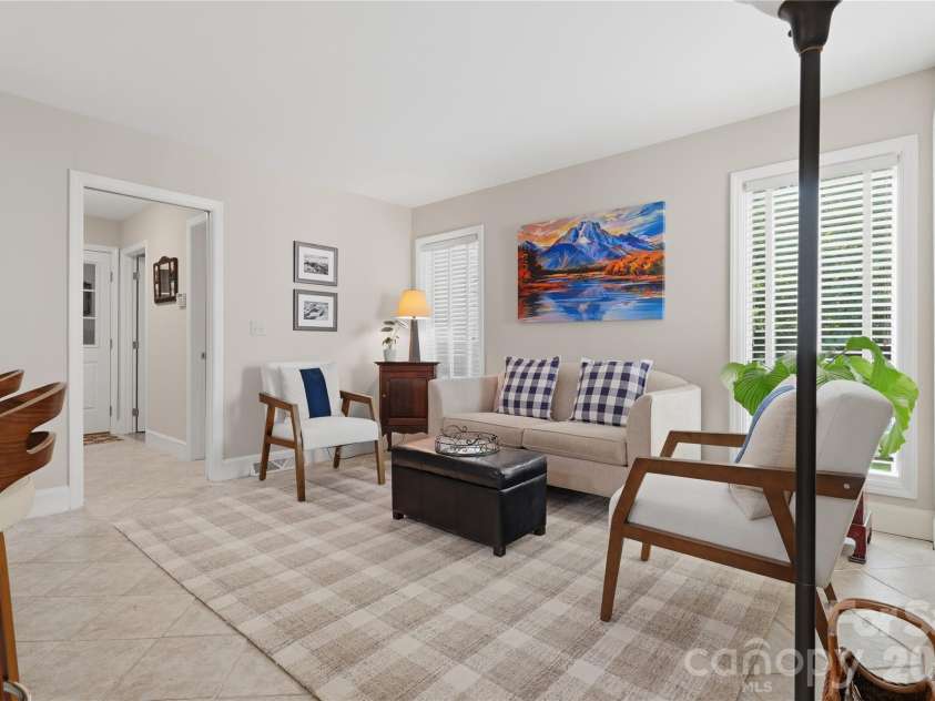 2402 Beaucatcher Lane, Charlotte, NC 28270.  MLS# CAR4394384, YatesRealty ID 34019. Keeping Room just off the kitchen