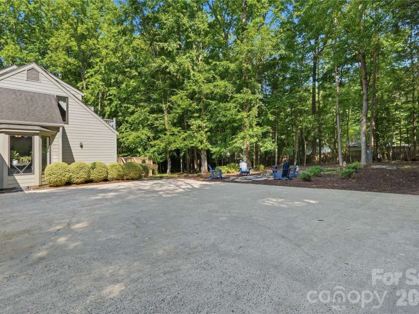 2402 Beaucatcher Lane, Charlotte, NC 28270.  MLS# CAR4394384, YatesRealty ID 34019. Large multi-purpose driveway
