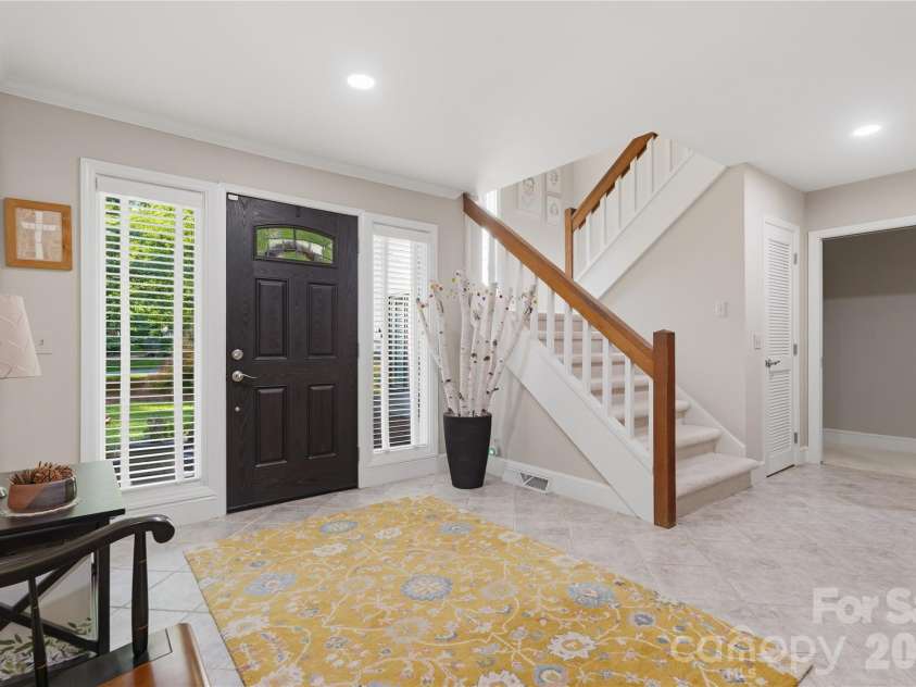 2402 Beaucatcher Lane, Charlotte, NC 28270.  MLS# CAR4394384, YatesRealty ID 34019. Large Open foyer