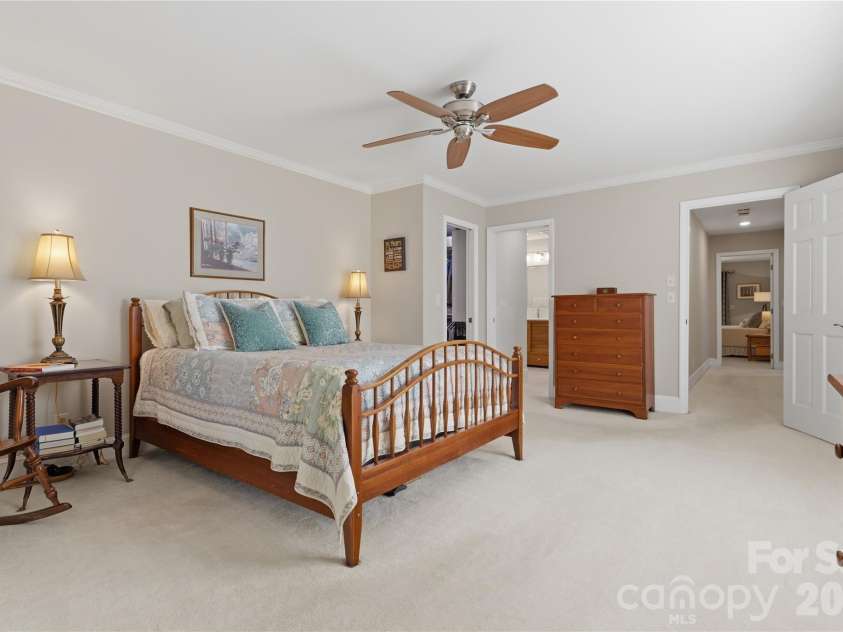 2402 Beaucatcher Lane, Charlotte, NC 28270.  MLS# CAR4394384, YatesRealty ID 34019. Spacious primary suite