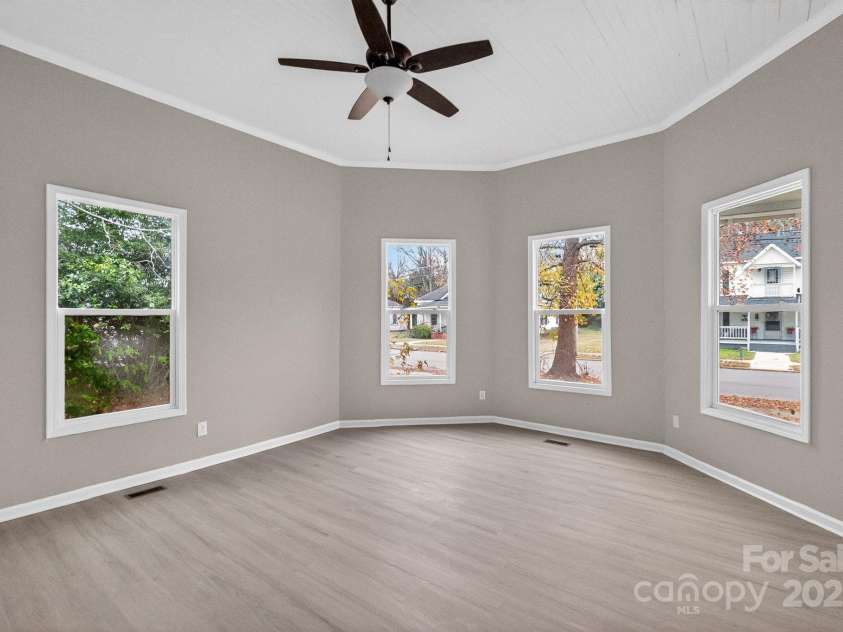 304 King Street, Bennettsville, SC 29512.  MLS# CAR4328974, YatesRealty ID 3402. 