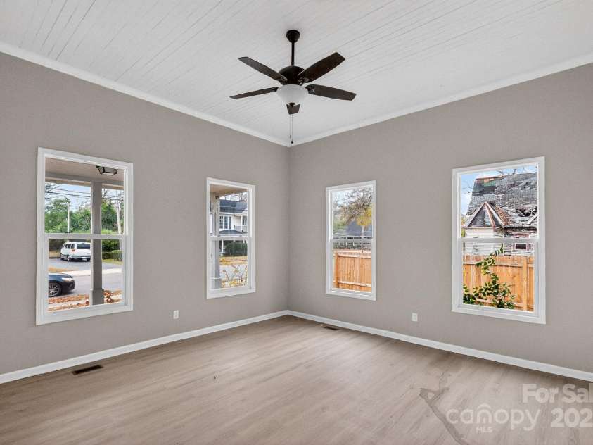 304 King Street, Bennettsville, SC 29512.  MLS# CAR4328974, YatesRealty ID 3402. 