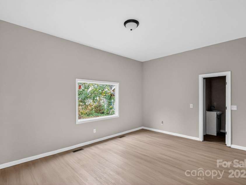 304 King Street, Bennettsville, SC 29512.  MLS# CAR4328974, YatesRealty ID 3402. 