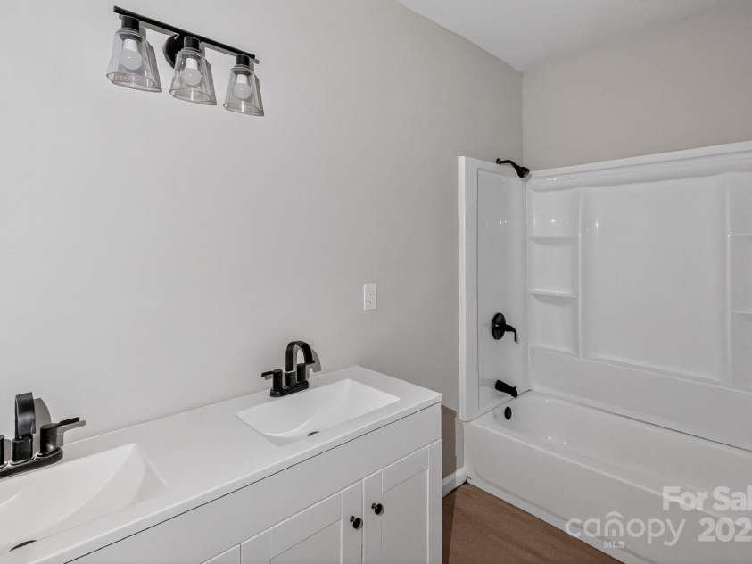 304 King Street, Bennettsville, SC 29512.  MLS# CAR4328974, YatesRealty ID 3402. 