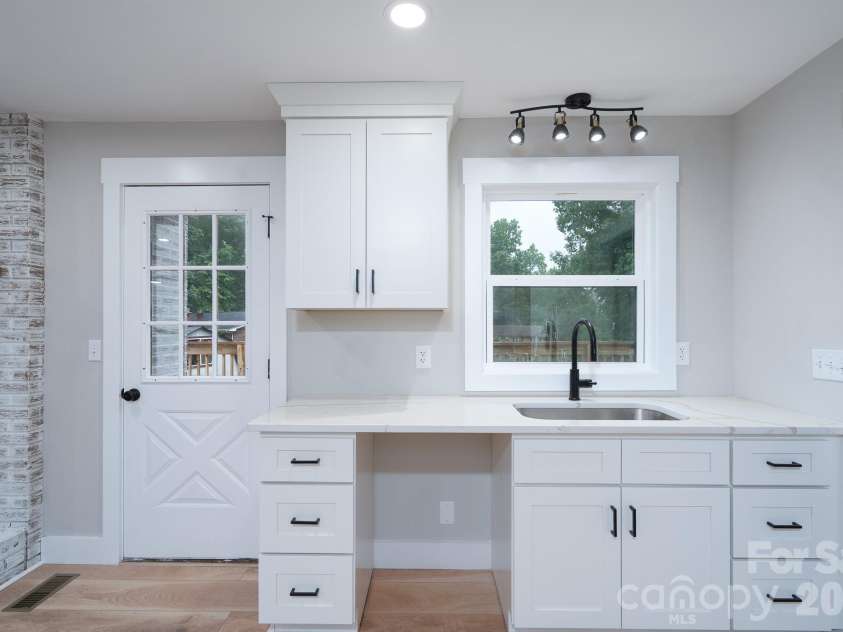 719 Forest Street, Concord, NC 28025.  MLS# CAR4398368, YatesRealty ID 34020. 