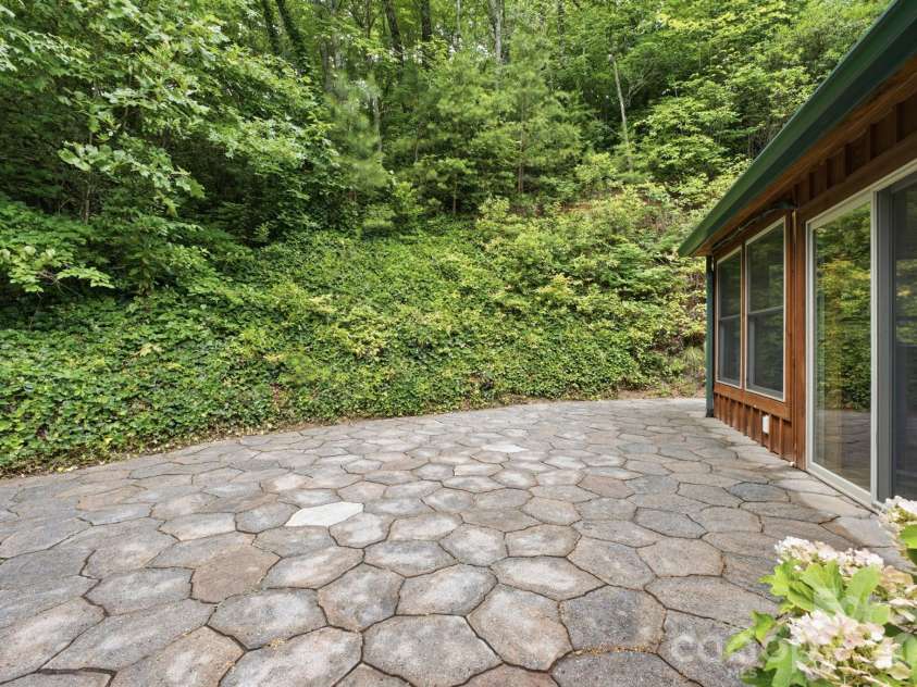 1026 High Top Mountain Road, Whittier, NC 28789.  MLS# CAR4395449, YatesRealty ID 34024. 