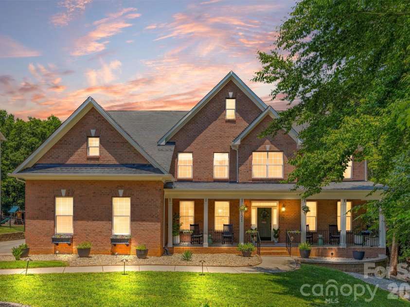 121 Isle Run Drive, Mooresville, NC 28117.  MLS# CAR4397728, YatesRealty ID 34025. 