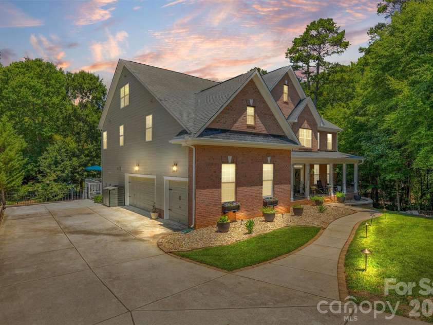 121 Isle Run Drive, Mooresville, NC 28117.  MLS# CAR4397728, YatesRealty ID 34025. 