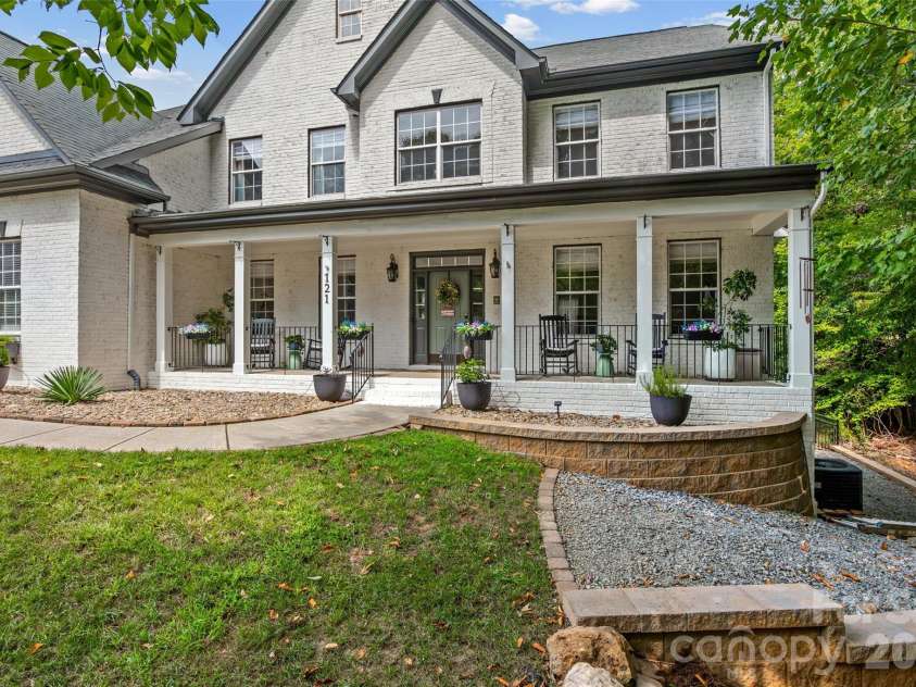 121 Isle Run Drive, Mooresville, NC 28117.  MLS# CAR4397728, YatesRealty ID 34025. 