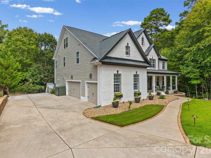 121 Isle Run Drive, Mooresville, NC 28117.  MLS# CAR4397728, YatesRealty ID 34025. 