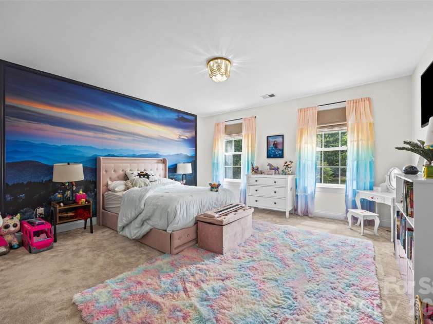 121 Isle Run Drive, Mooresville, NC 28117.  MLS# CAR4397728, YatesRealty ID 34025. Bedroom with ensuite bath