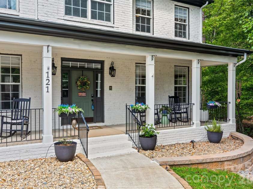 121 Isle Run Drive, Mooresville, NC 28117.  MLS# CAR4397728, YatesRealty ID 34025. Welcoming Front Porch