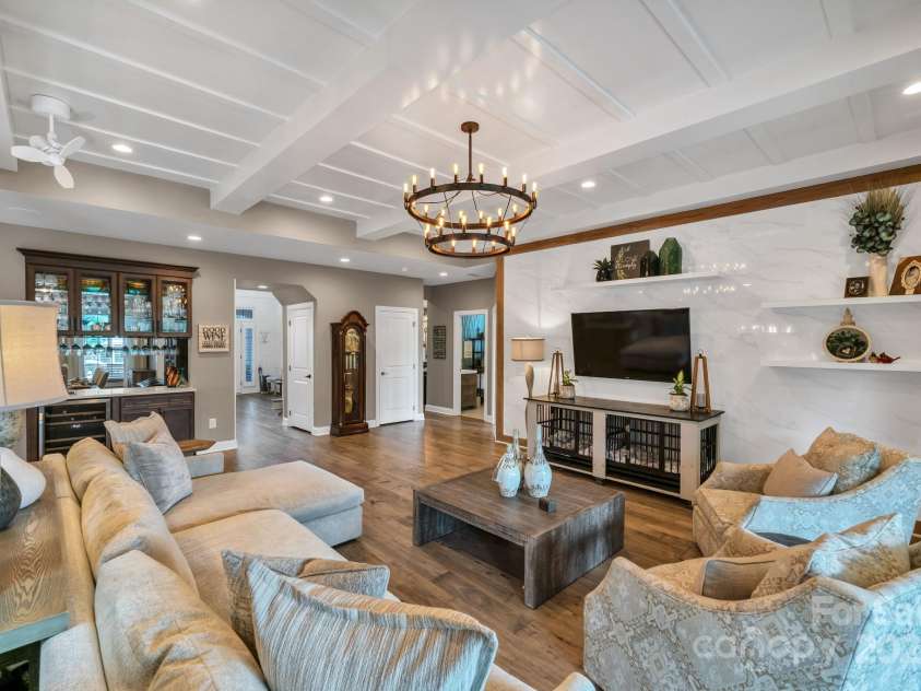 1041 Chippenham Avenue, Lancaster, SC 29720.  MLS# CAR4293694, YatesRealty ID 34026. 