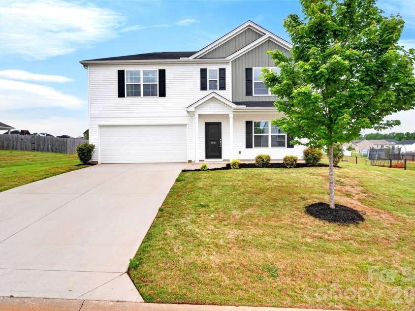 7061 Luna Mae Court, Boiling Springs, SC 29316.  MLS# CAR4373315, YatesRealty ID 34026. 