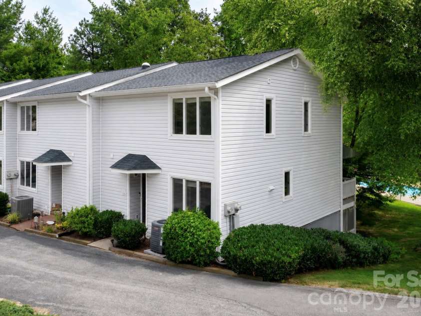54 Hollybrook Drive, Asheville, NC 28803.  MLS# CAR4389385, YatesRealty ID 34027. 