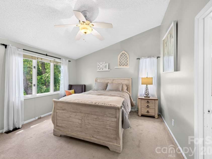 54 Hollybrook Drive, Asheville, NC 28803.  MLS# CAR4389385, YatesRealty ID 34027. 
