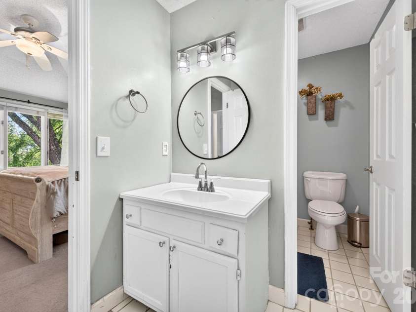 54 Hollybrook Drive, Asheville, NC 28803.  MLS# CAR4389385, YatesRealty ID 34027. 