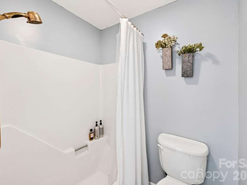 54 Hollybrook Drive, Asheville, NC 28803.  MLS# CAR4389385, YatesRealty ID 34027. 
