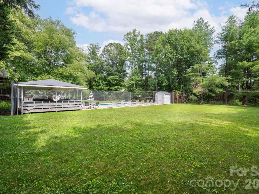 54 Hollybrook Drive, Asheville, NC 28803.  MLS# CAR4389385, YatesRealty ID 34027. 