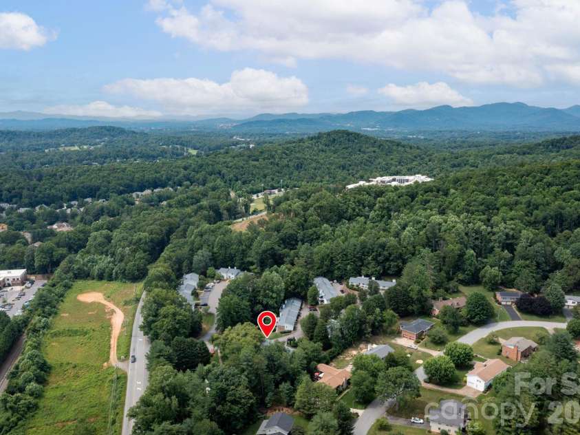 54 Hollybrook Drive, Asheville, NC 28803.  MLS# CAR4389385, YatesRealty ID 34027. 