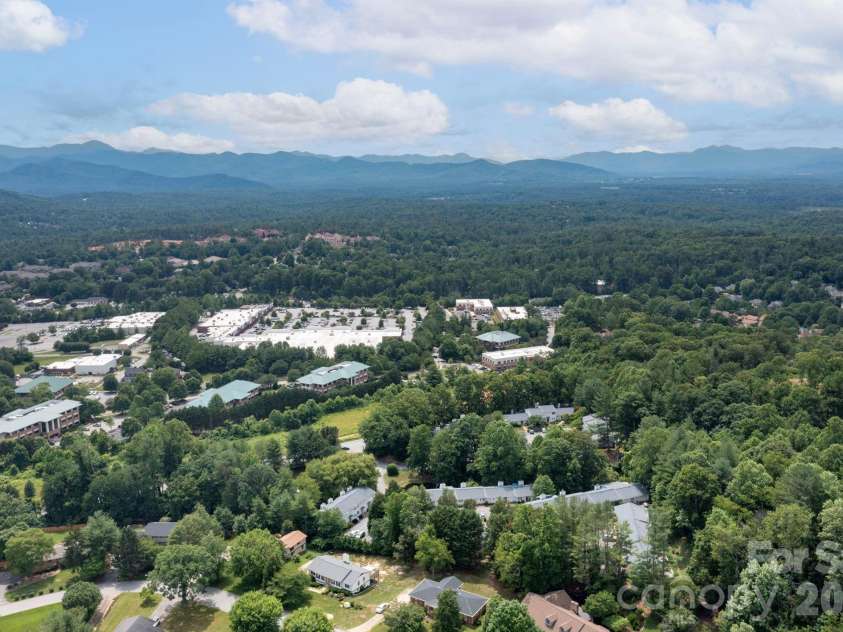 54 Hollybrook Drive, Asheville, NC 28803.  MLS# CAR4389385, YatesRealty ID 34027. 