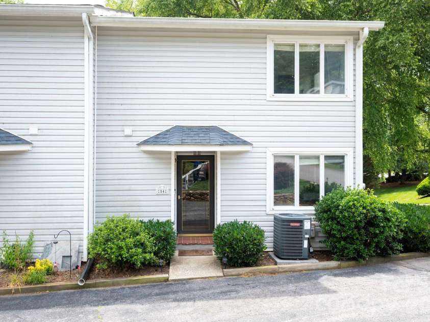 54 Hollybrook Drive, Asheville, NC 28803.  MLS# CAR4389385, YatesRealty ID 34027. 