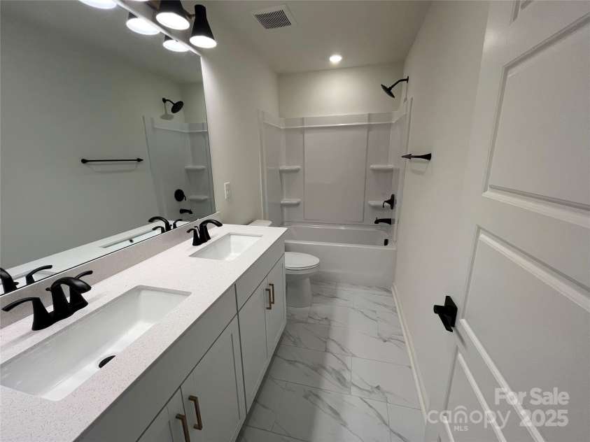 1005 Cunningham Farm Drive, Indian Trail, NC 28079.  MLS# CAR4258695, YatesRealty ID 34028. Laundry